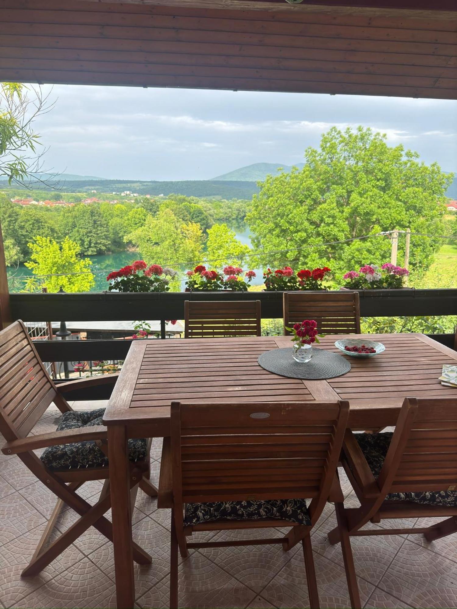 Resting House Oaza Villa Bihac Luaran gambar