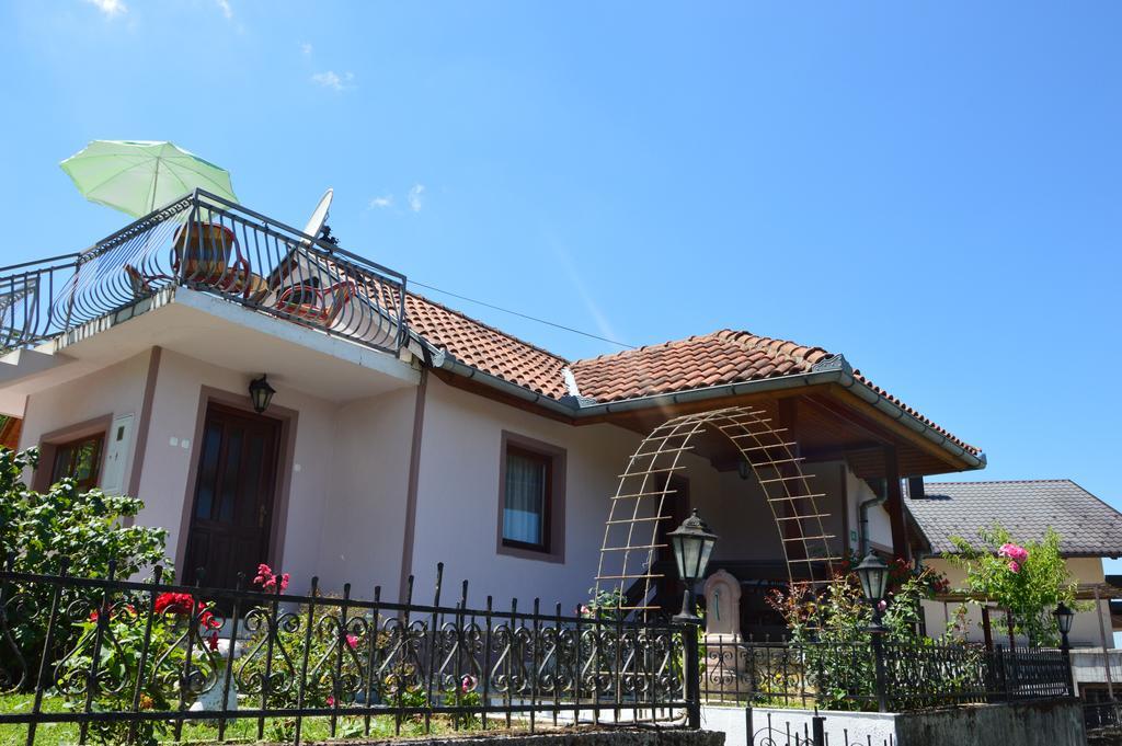 Resting House Oaza Villa Bihac Luaran gambar