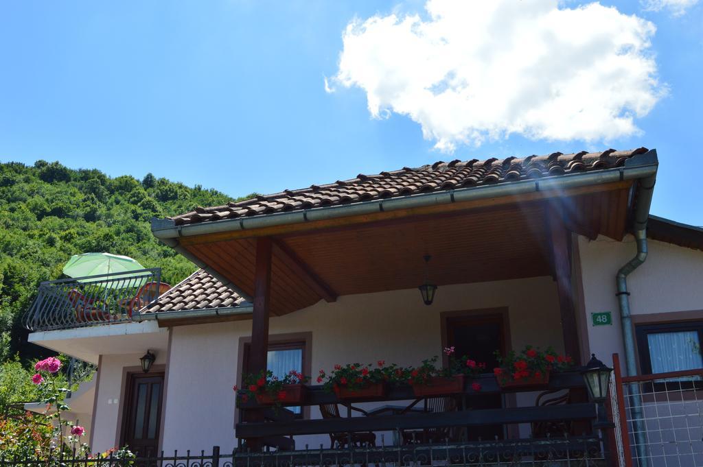 Resting House Oaza Villa Bihac Luaran gambar